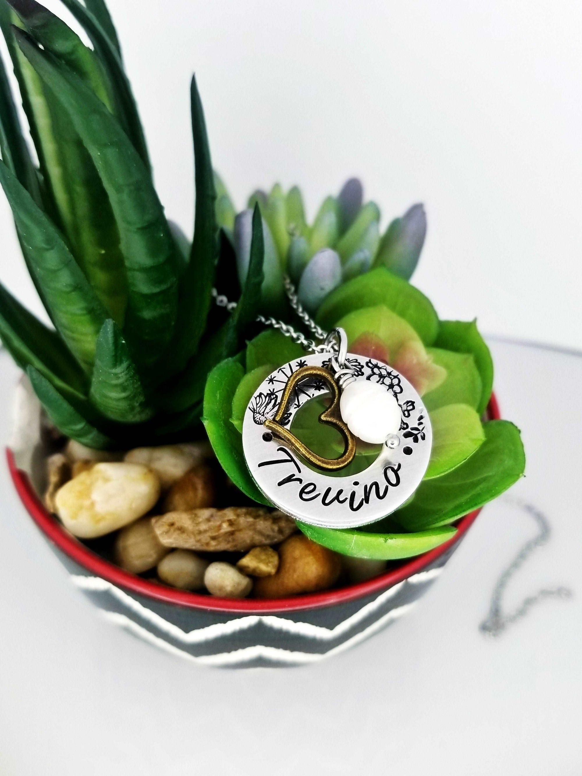 Last Name Necklace, Family Necklace, Surname Necklace, Personalize Jewelry, Family Memorial Necklace, Mourning Gift, Remembrance Jewelry